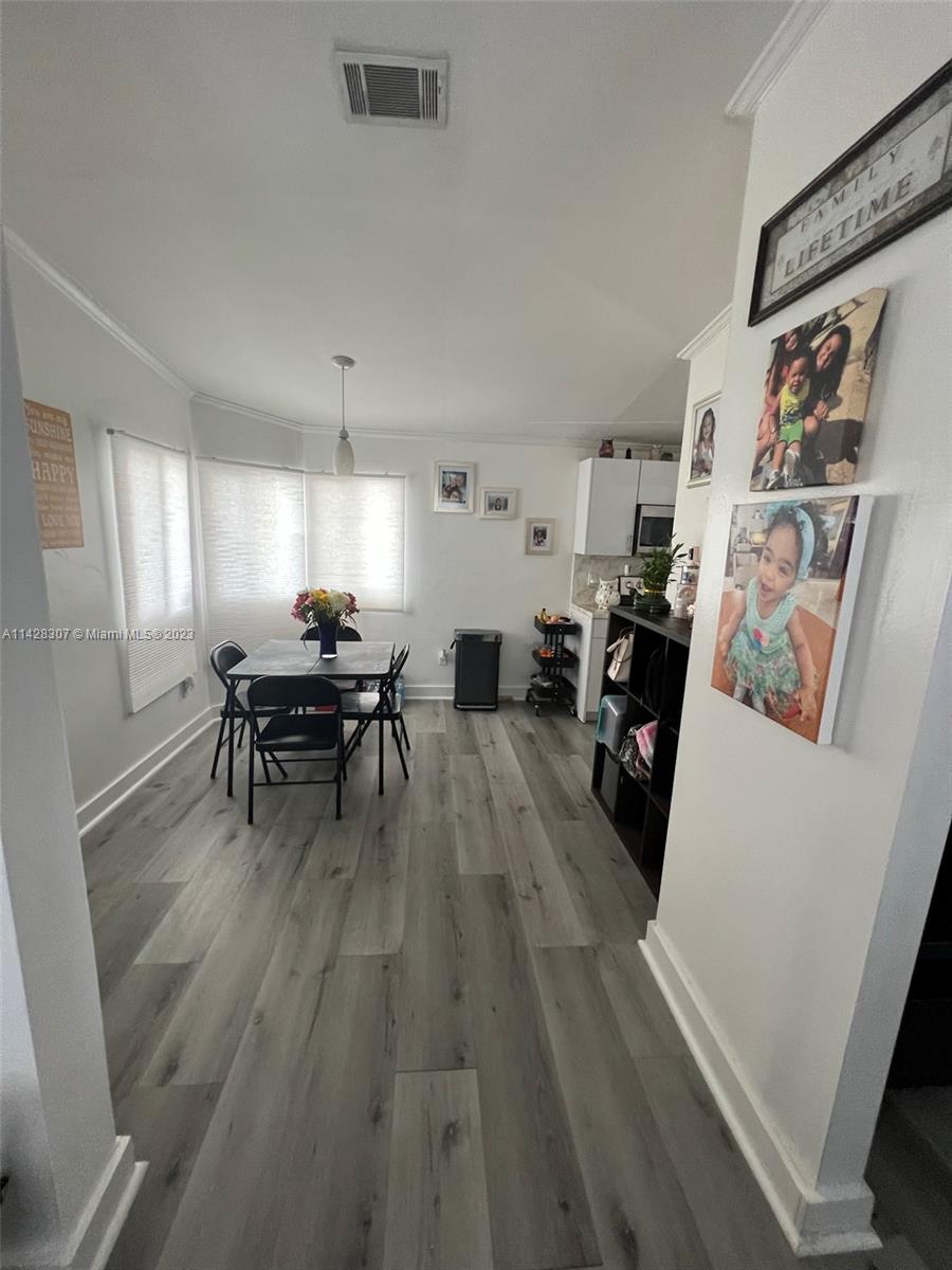 Gateway Estates Park Homestead, FL 33034 - Photo 13 of 26 a living room with furniture and a wooden floor