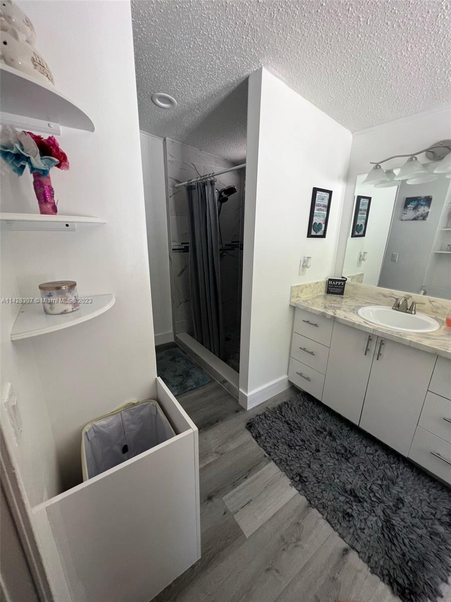 Gateway Estates Park Homestead, FL 33034 - Photo 21 of 26 a bathroom with a tub sink and a mirror