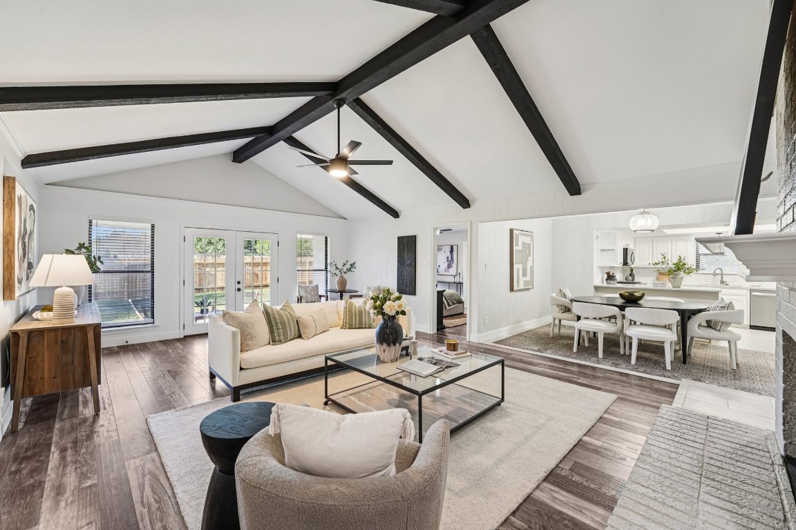 5307 Beckett Circle Austin, TX 78749 - Photo 7 of 29 Living room with wood finished floors and baseboards