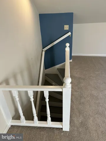 a view of a livingroom with furniture