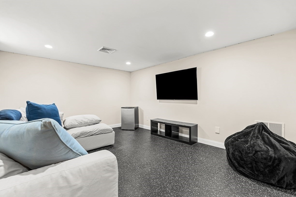 15 York Road Winchester, MA 01890 - Photo 31 of 38