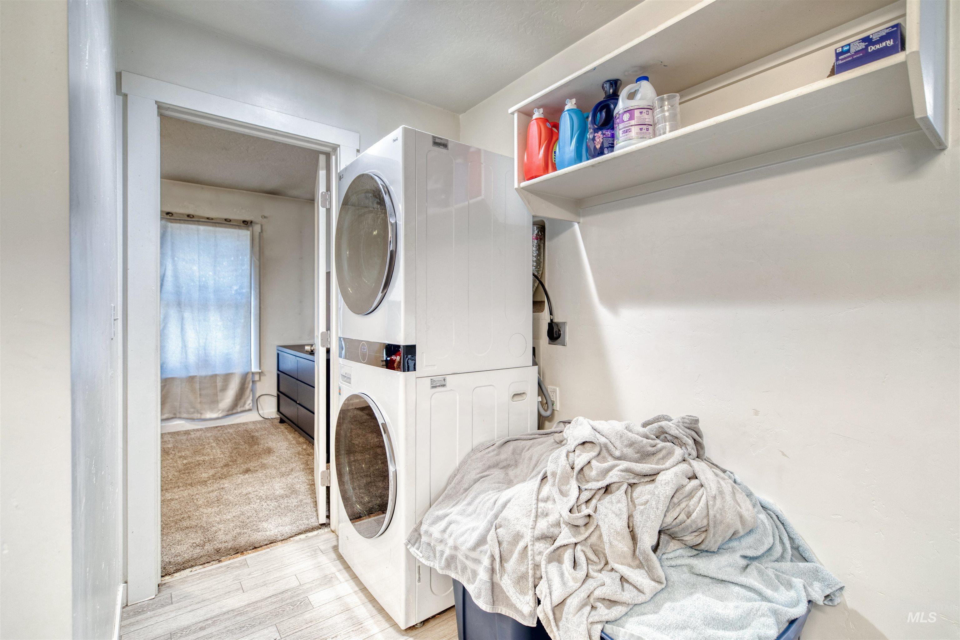 112 East Main Street Nyssa, OR 97913 - Photo 21 of 43 Laundry area with stacked washer and clothes dryer and light wood finished floors