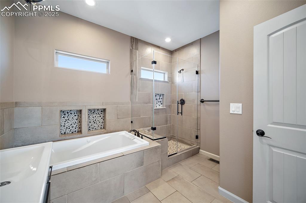 633 Tierra Verde Court Colorado Springs, CO 80904 - Photo 22 of 50 a spacious bathroom with a bathtub and shower