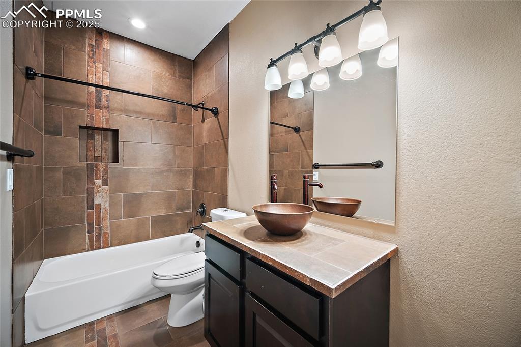 633 Tierra Verde Court Colorado Springs, CO 80904 - Photo 37 of 50 a bathroom with a sink a toilet and shower