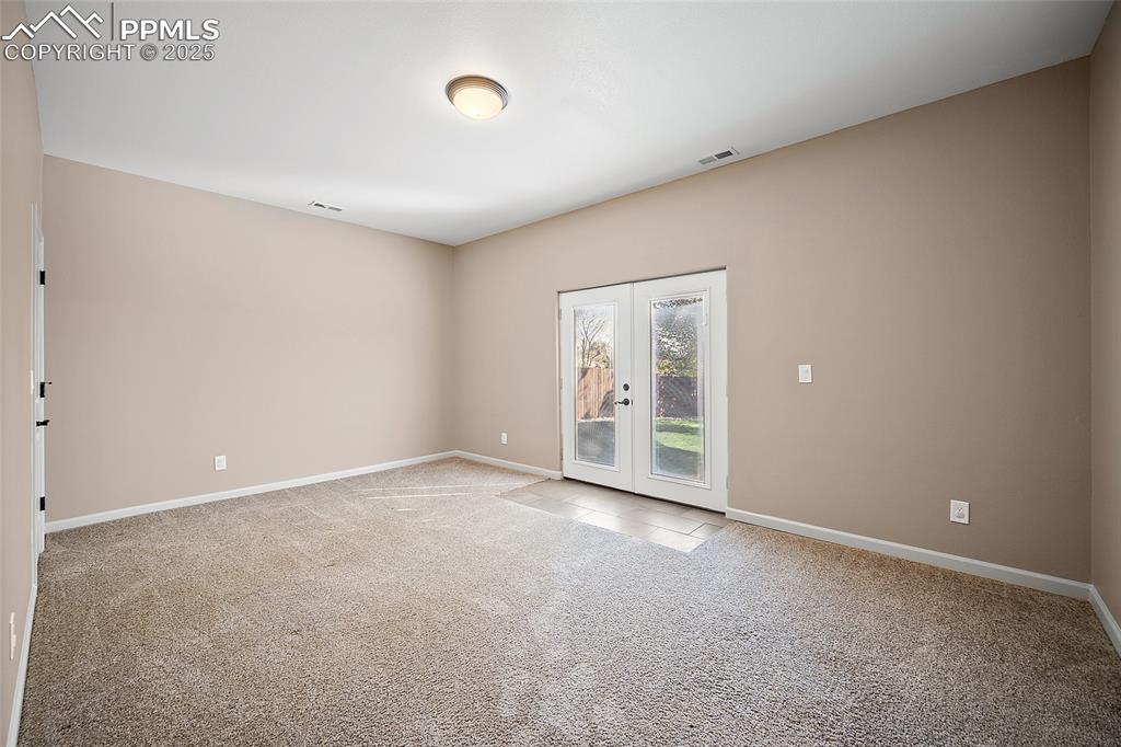 633 Tierra Verde Court Colorado Springs, CO 80904 - Photo 38 of 50 an empty room with windows