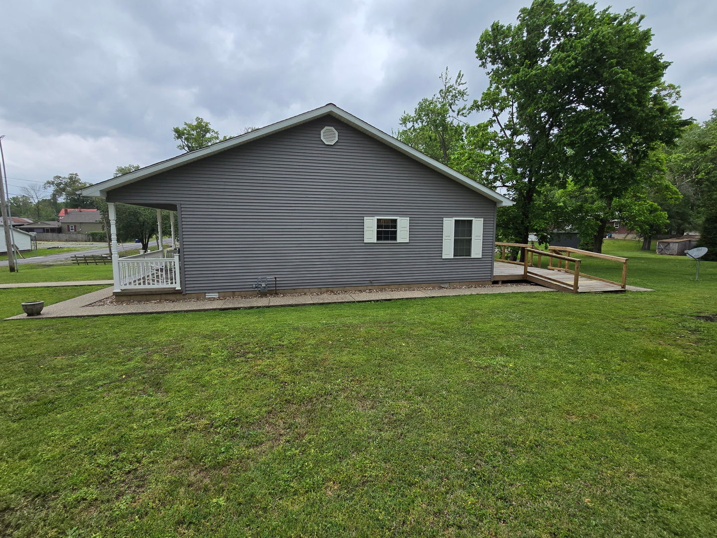 2806 Jones Street Eldorado, IL 62930 - Photo 3 of 23