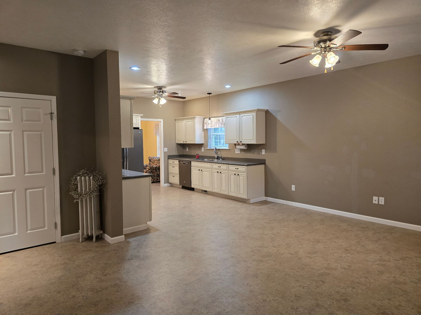 2806 Jones Street Eldorado, IL 62930 - Photo 8 of 23