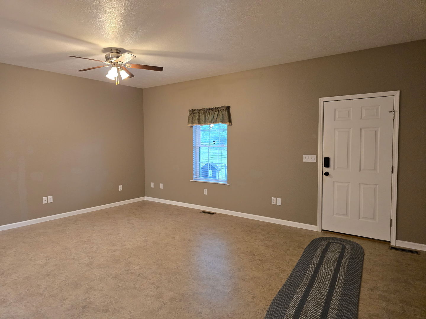2806 Jones Street Eldorado, IL 62930 - Photo 9 of 23
