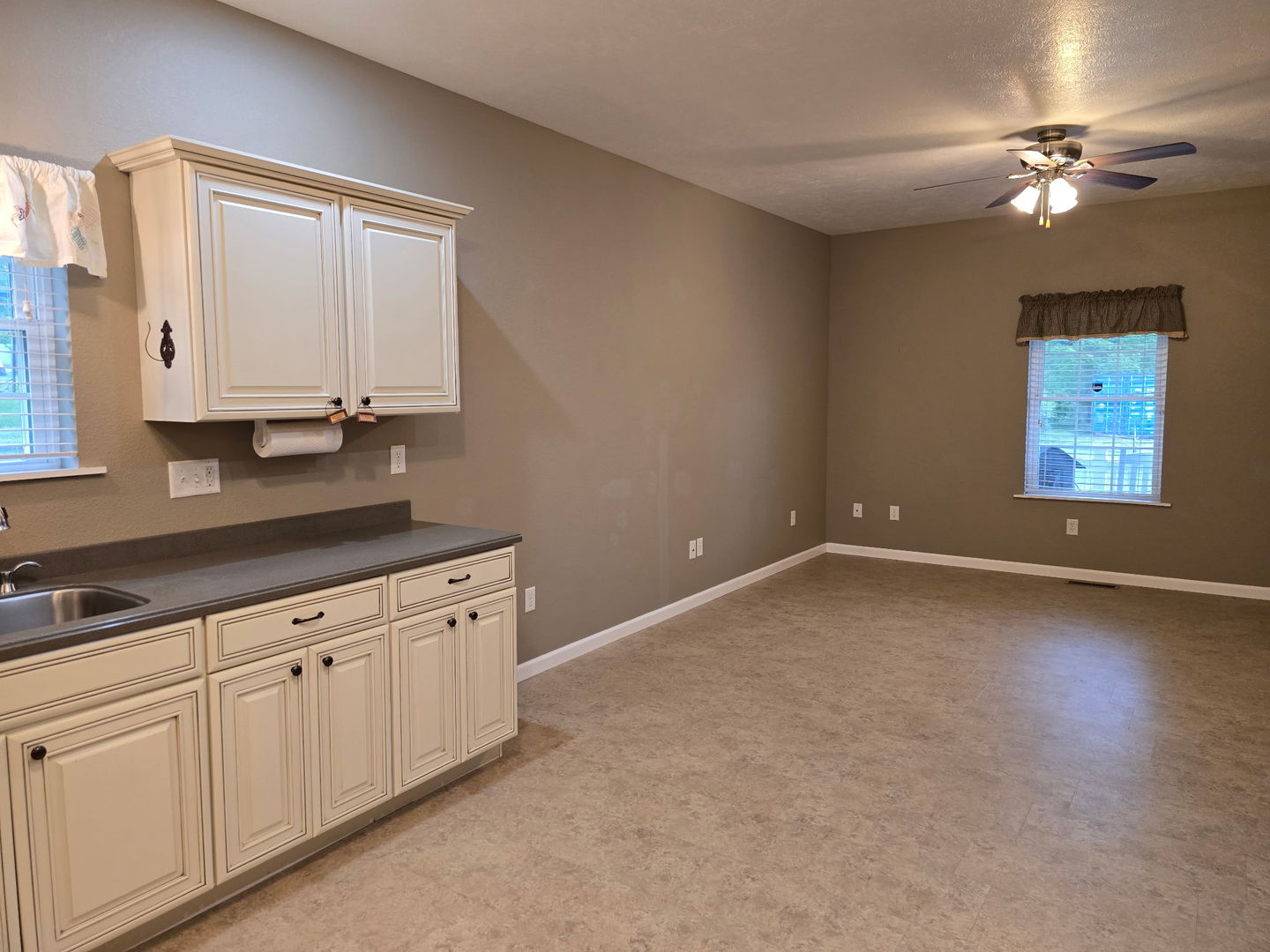 2806 Jones Street Eldorado, IL 62930 - Photo 10 of 23