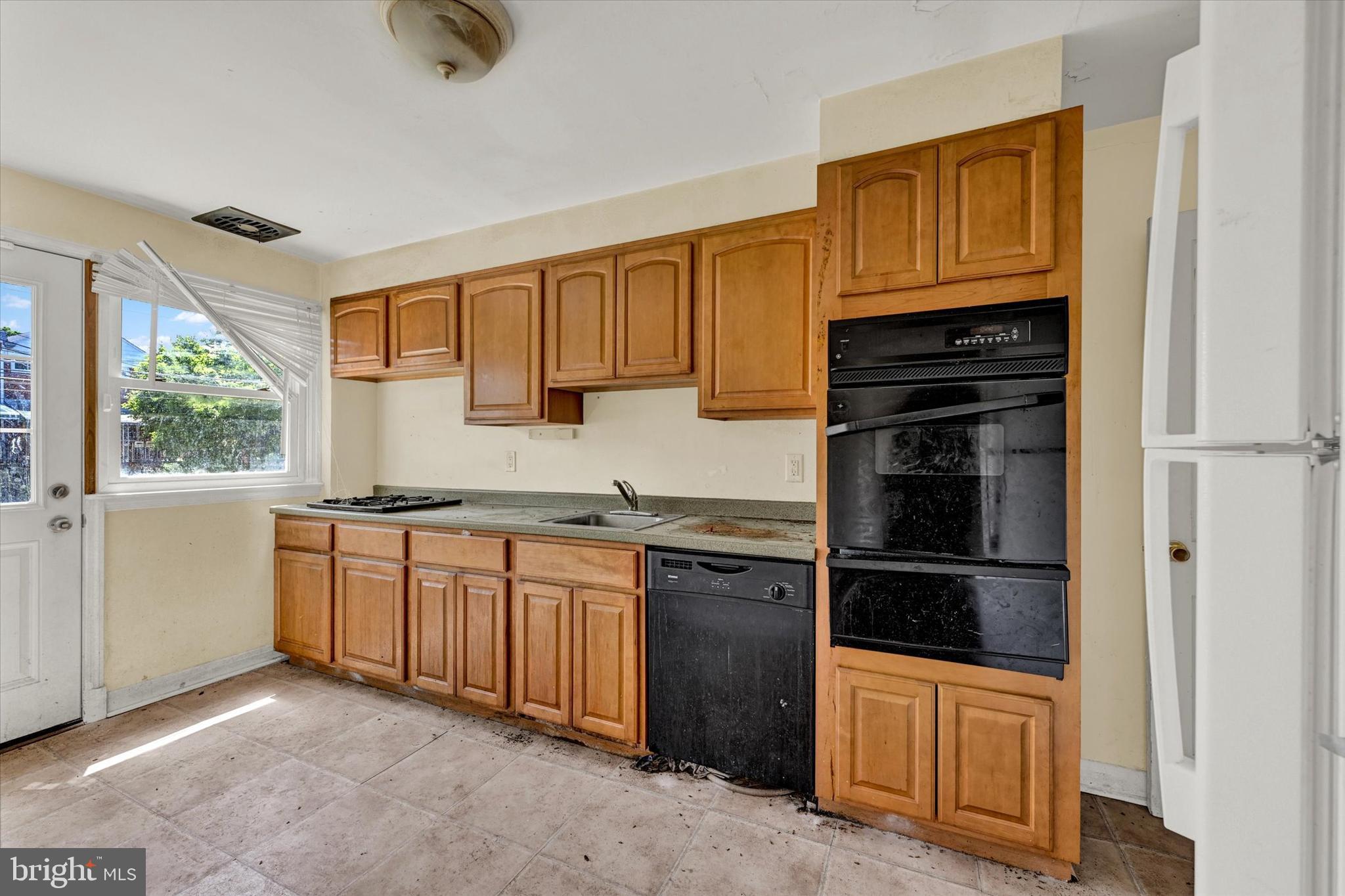 1117 Deanwood Road Baltimore, MD 21234 - Photo 3 of 23 Gallery Image 3