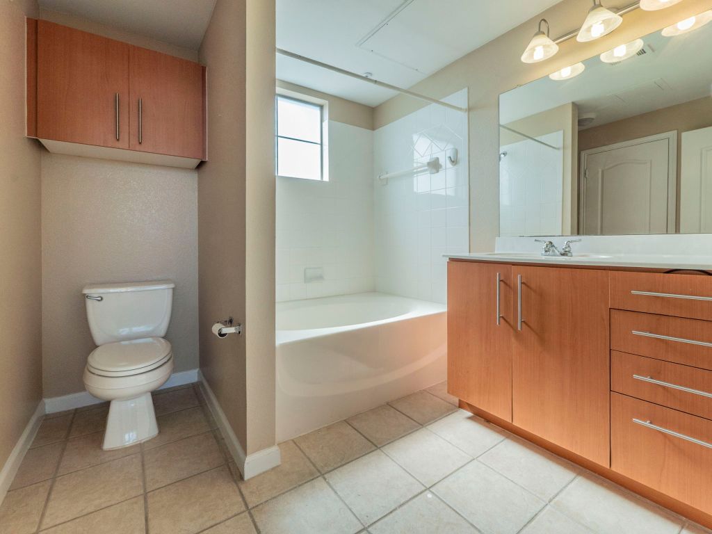 11203 Ranch Road 2222, Unit 107 Austin, TX 78730 - Photo 16 of 33 a bathroom with a toilet a sink and bathtub
