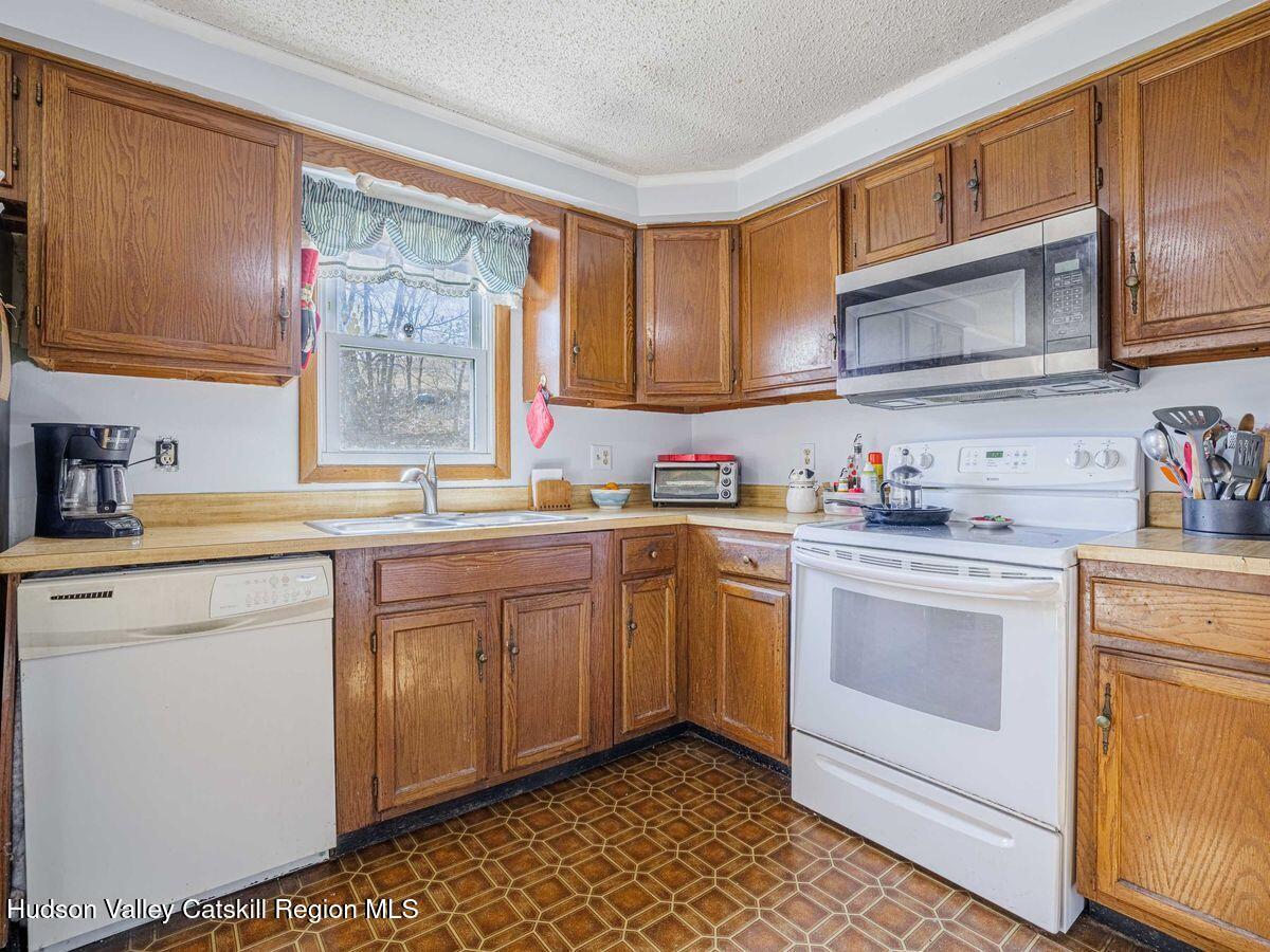 25 Deller Road Highland, NY 12528 - Photo 3 of 18 photo_online_026