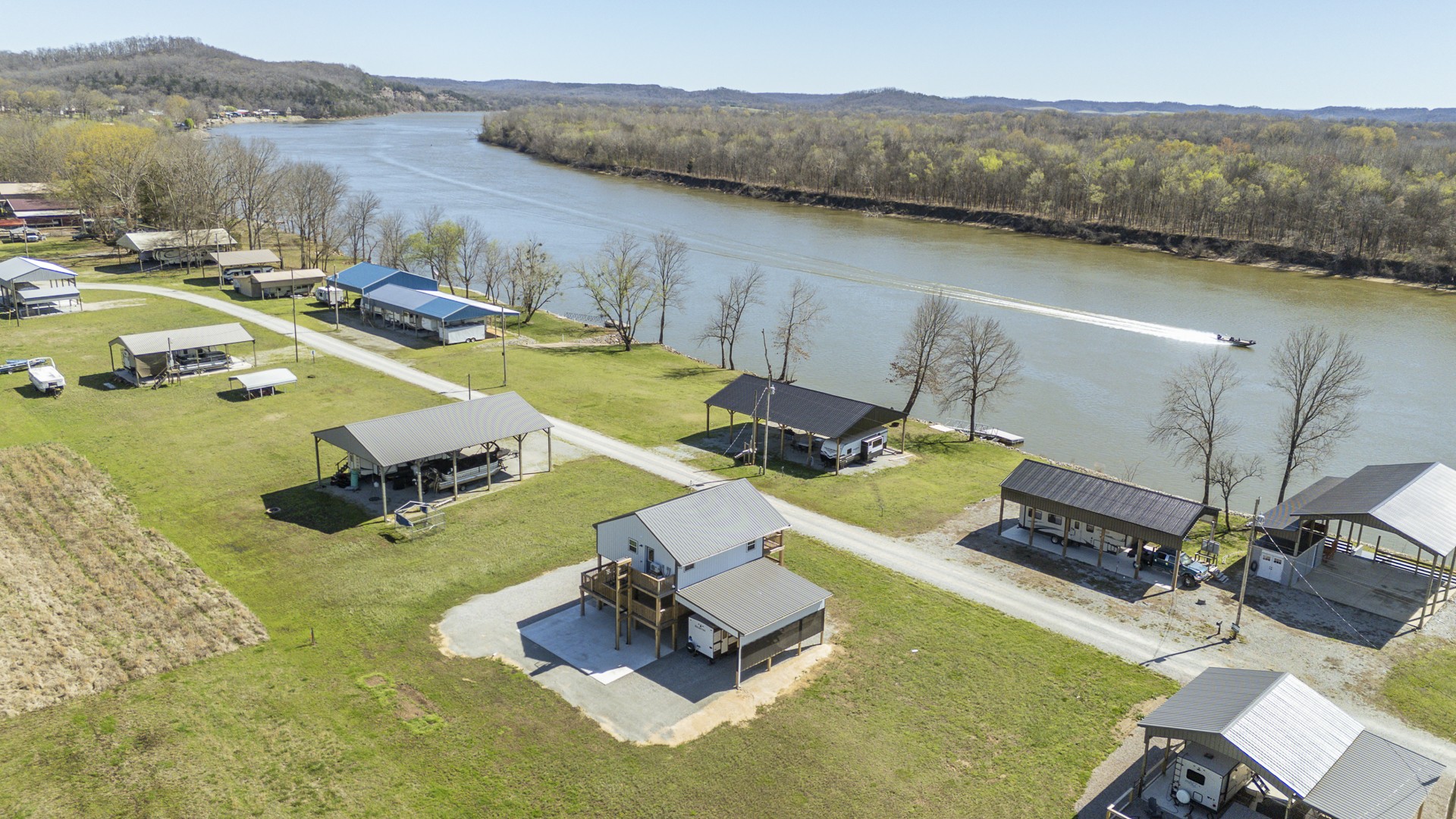 1082 WC PICKETT Road Clifton, TN 38425 - Photo 68 of 75