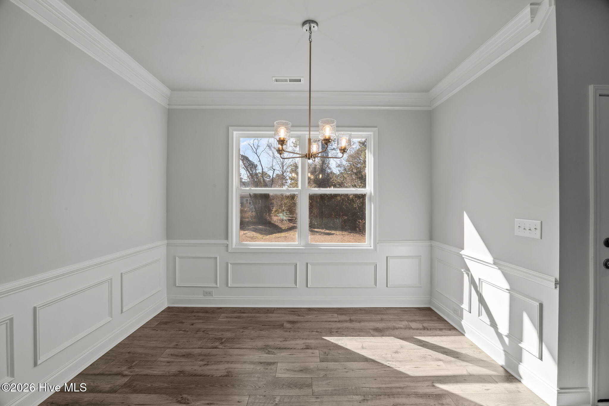 5708 Sloop Court New Bern, NC 28560 - Photo 15 of 90 Breakfast nook with wainscoting