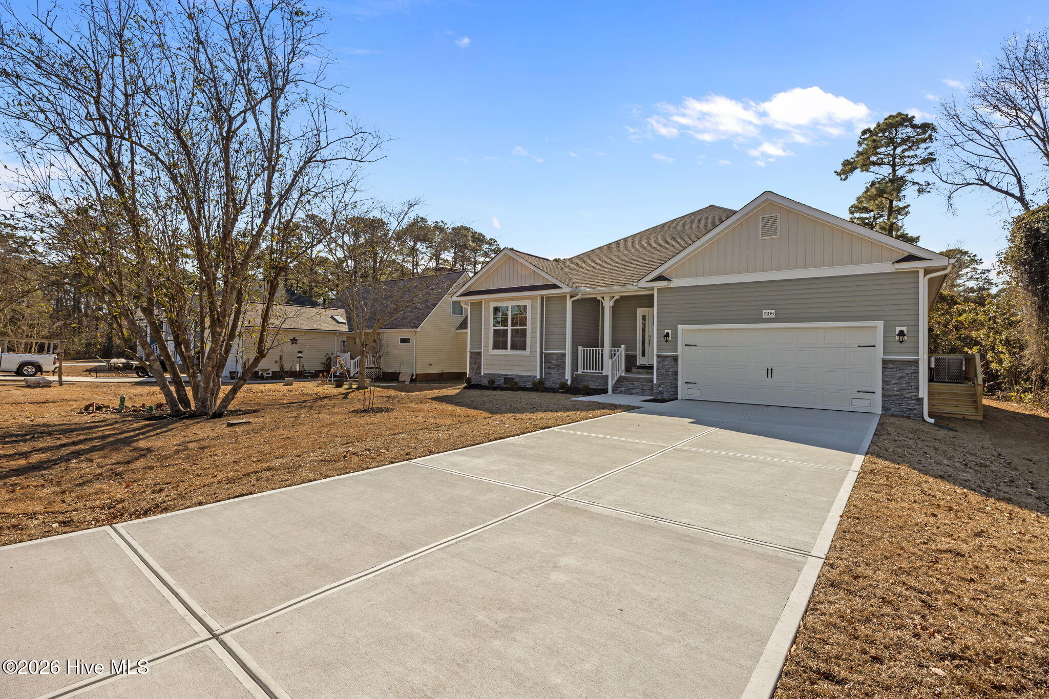 5708 Sloop Court New Bern, NC 28560 - Photo 2 of 90 3-web-or-mls-0C0A1449 (1)