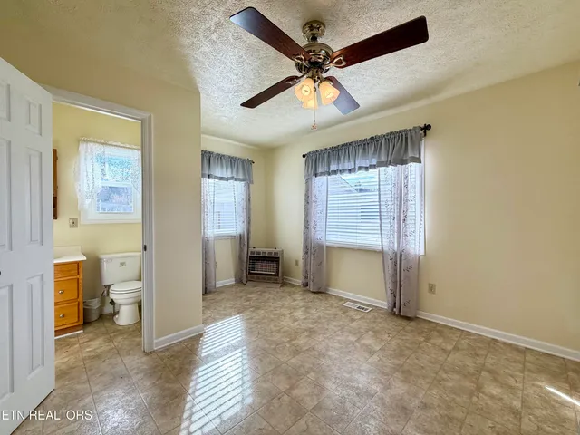 $274,500 | 246 Valley View Road, La Follette, TN 37766