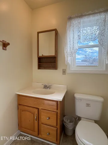 $274,500 | 246 Valley View Road, La Follette, TN 37766