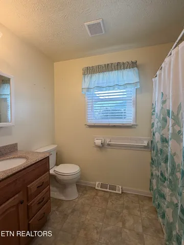 $274,500 | 246 Valley View Road, La Follette, TN 37766