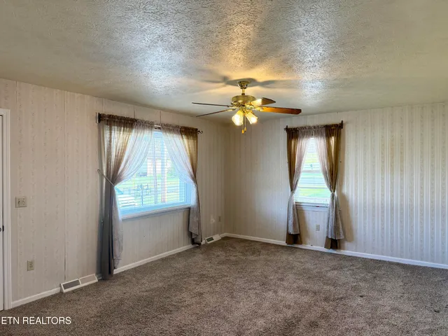 $274,500 | 246 Valley View Road, La Follette, TN 37766