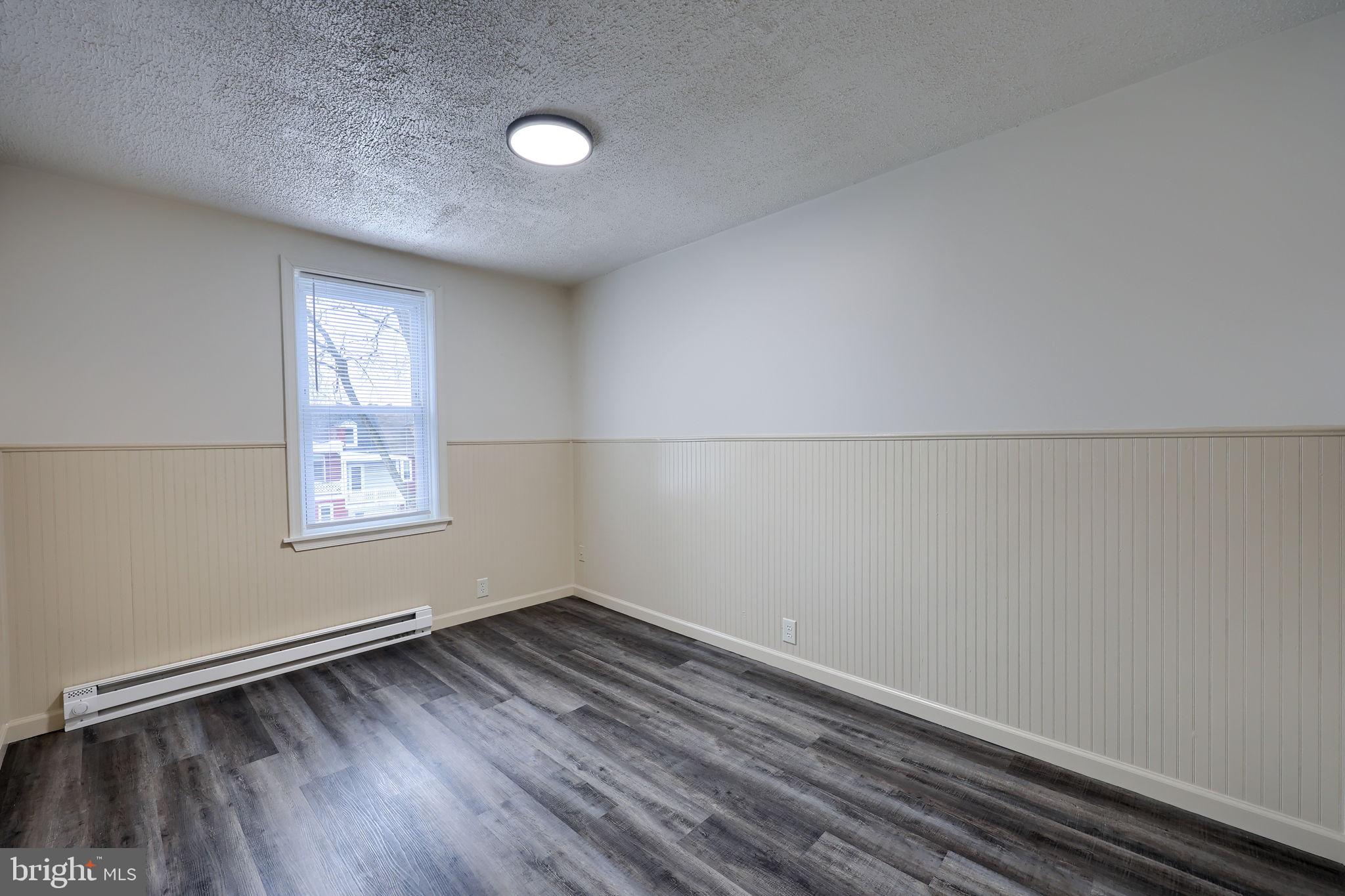 528 High Street Lancaster, PA 17603 - Photo 19 of 32 an empty room with a window