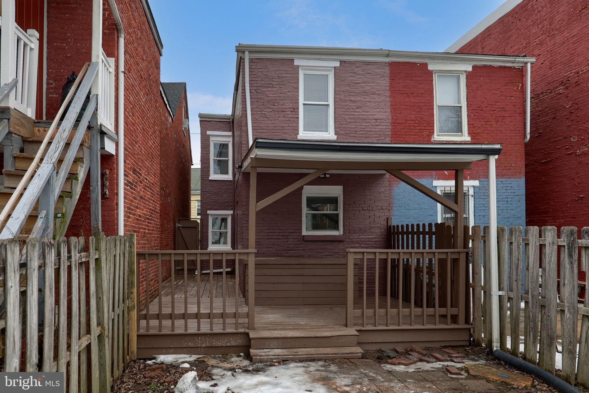 528 High Street Lancaster, PA 17603 - Photo 28 of 32 a front view of a house