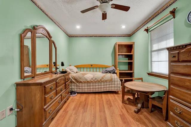 a view of livingroom with furniture and windows