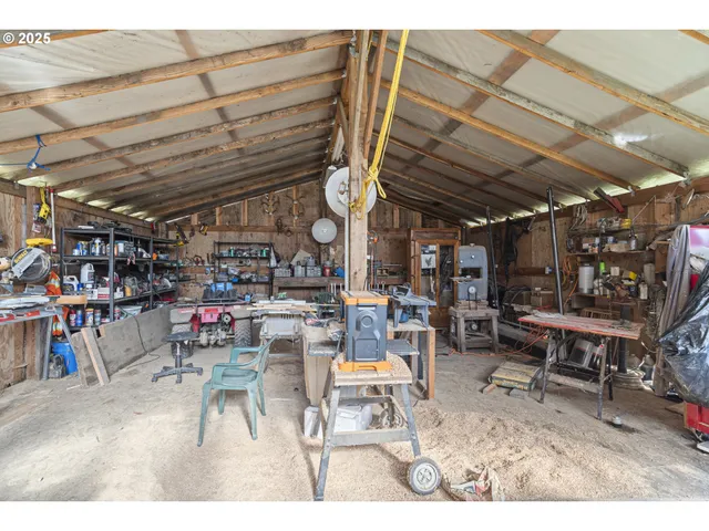 a house with swimming pool in front of it