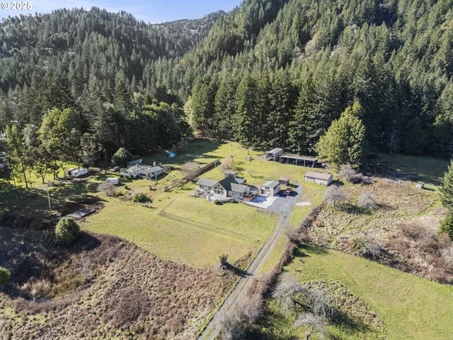 $500,000 | 889 H Avenue, Powers, OR 97466