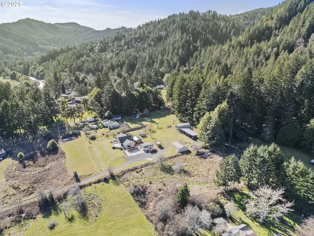 $500,000 | 889 H Avenue, Powers, OR 97466