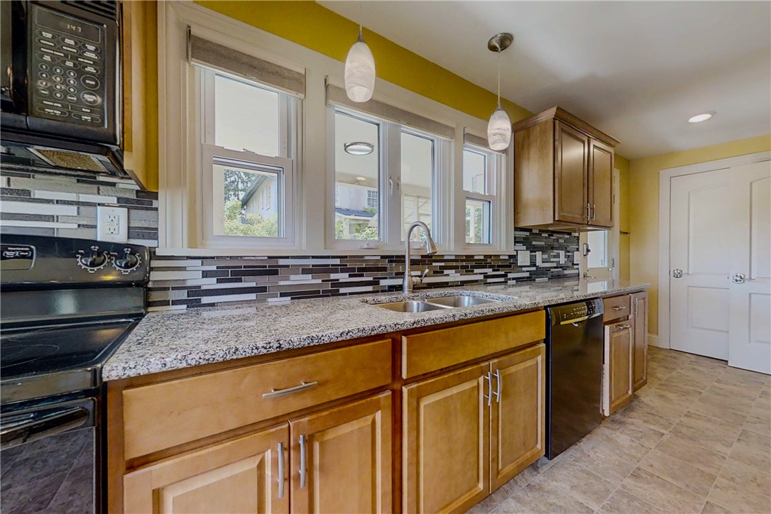 44 West 3rd Street Corning, NY 14830 - Photo 9 of 47