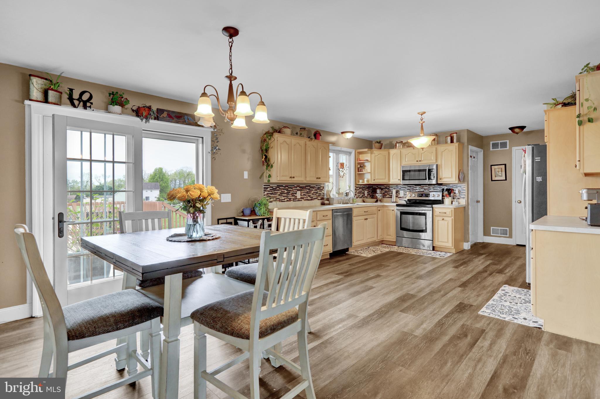 77 Miller Road Bernville, PA 19506 - Photo 5 of 39 Dining/Breakfast room