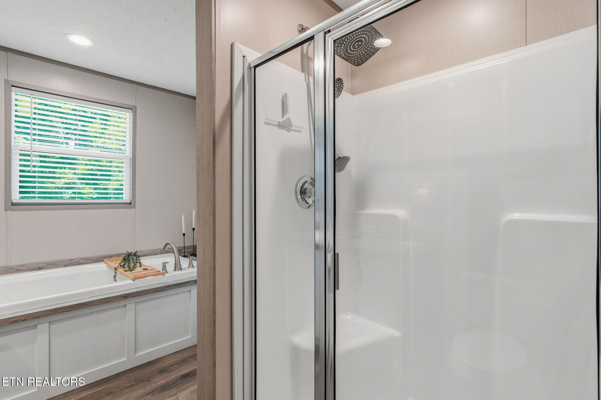 286 JD Farm Road Tellico Plains, TN 37385 - Photo 24 of 58 WOCKER TUB WITH WALK-IN SHOWER