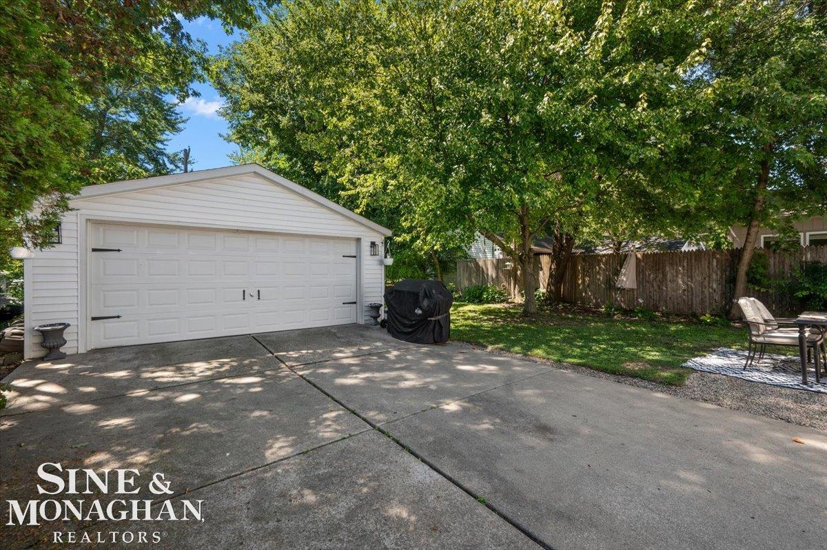 917 Fisher Road Grosse Pointe, MI 48230 - Photo 54 of 61 50186214-b4889d56-823d-4a0a-b8a4-1df847a6abde.JPG
