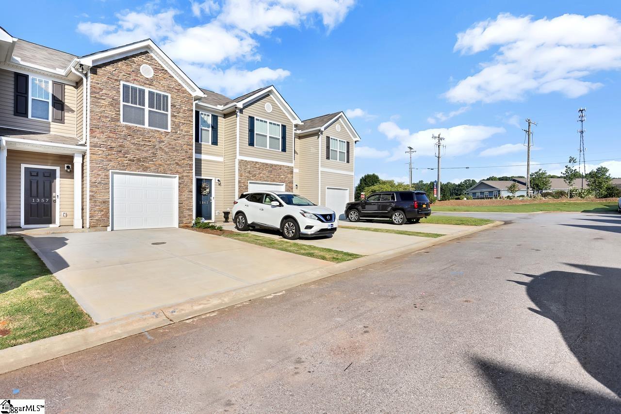 1357 Wunder Way Boiling Springs, SC 29316 - Photo 2 of 27 Gallery Image 2