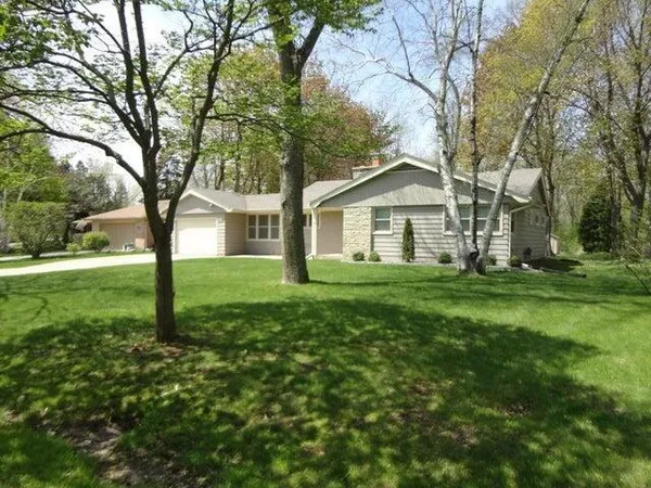$3,250 | 7419 North Boyd Way, Fox Point, WI 53217