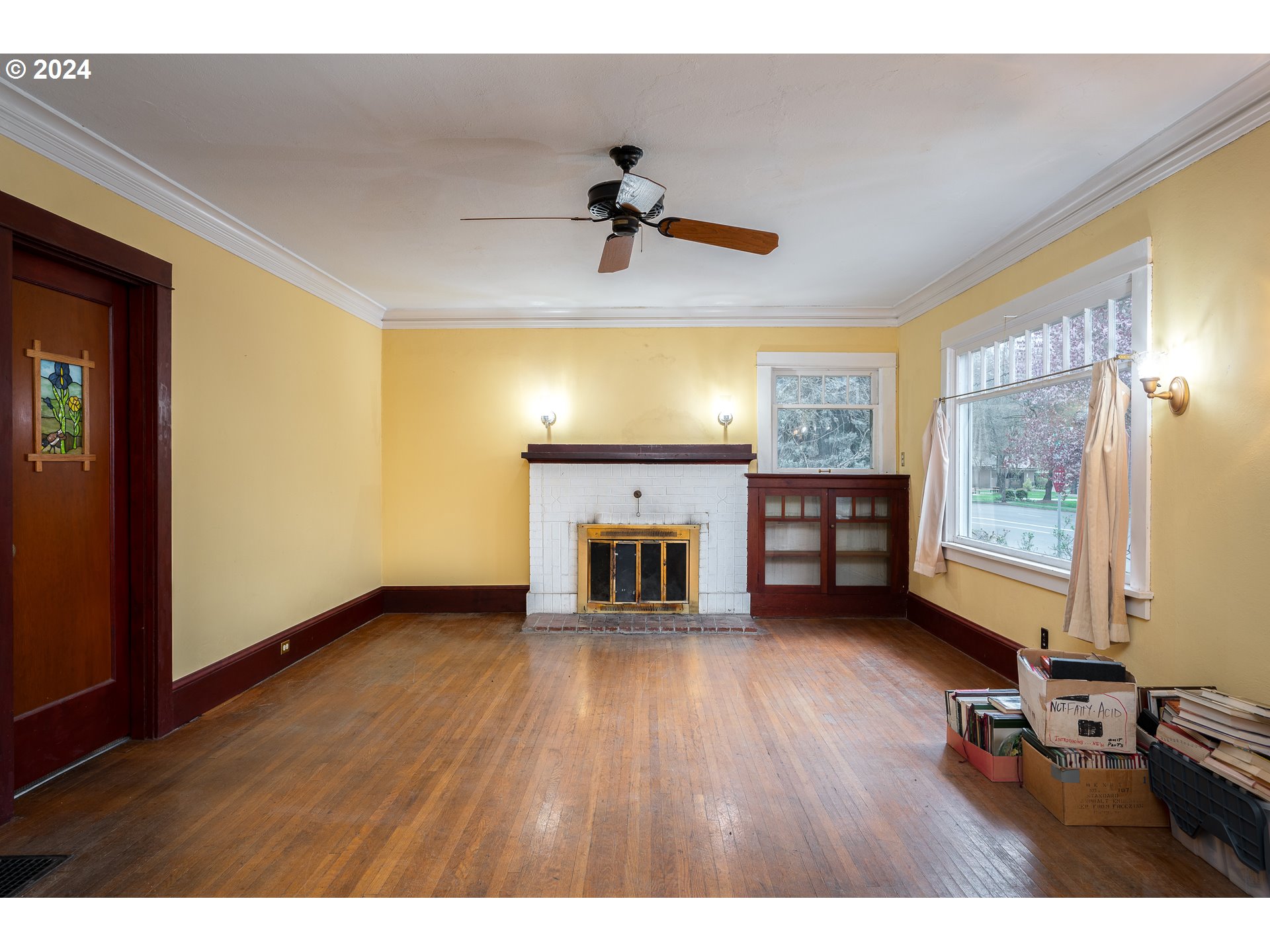 5405 Southwest Watson Avenue Beaverton, OR 97005 - Photo 2 of 22 Living Room