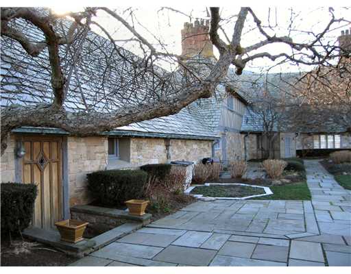 61 Ledge Road, Unit D Newport, RI 02840 - Photo 4 of 16 Exterior Front. COURTYARD