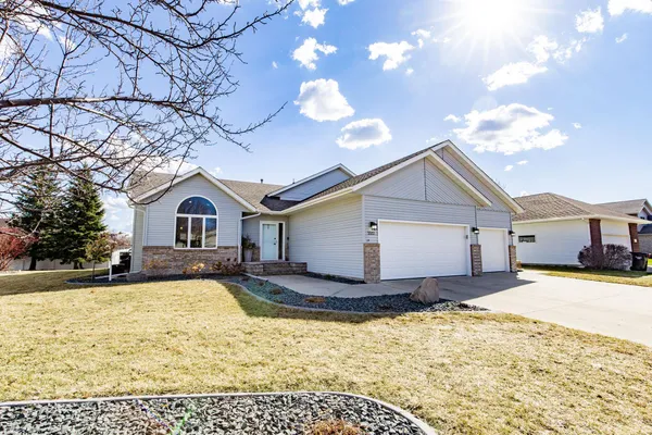 $422,000 | 3322 42nd Avenue South, Fargo, ND 58104