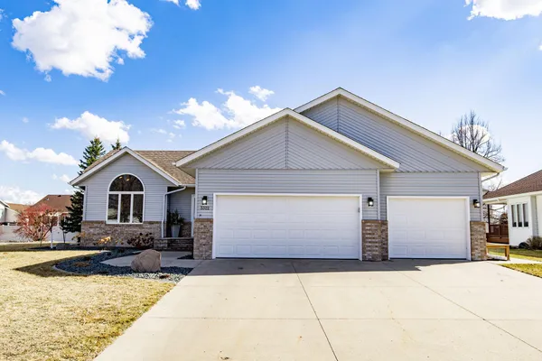 $422,000 | 3322 42nd Avenue South, Fargo, ND 58104