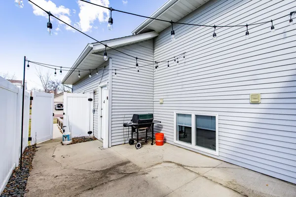 $422,000 | 3322 42nd Avenue South, Fargo, ND 58104