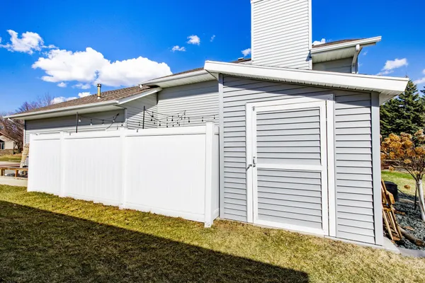 $422,000 | 3322 42nd Avenue South, Fargo, ND 58104