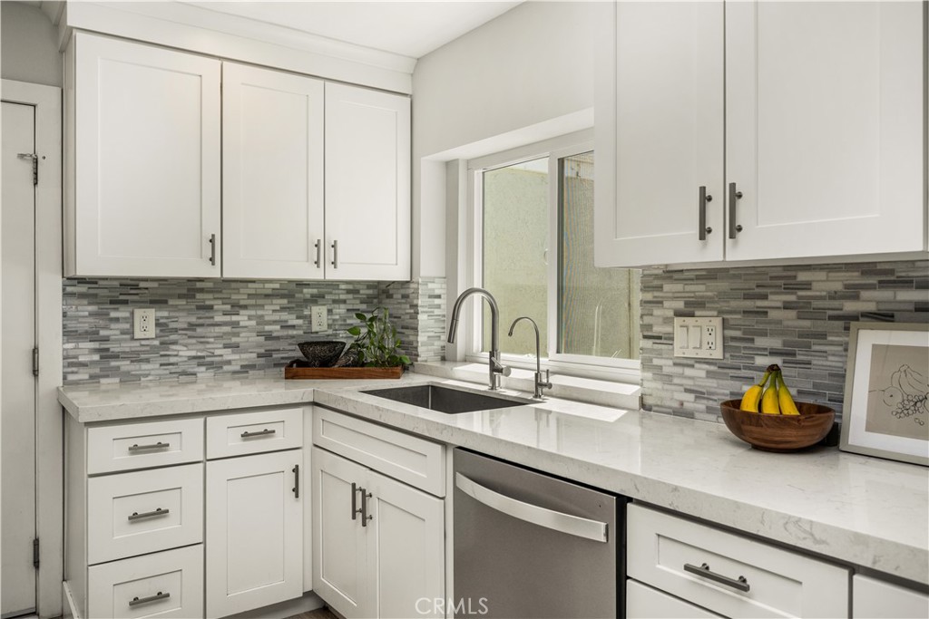 32 Acorn, Unit 15 Irvine, CA 92604 - Photo 5 of 51