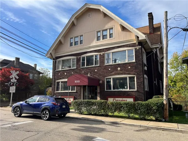 $895 | 1601 Hillsdale Avenue, Unit 2, Pittsburgh, PA 15216