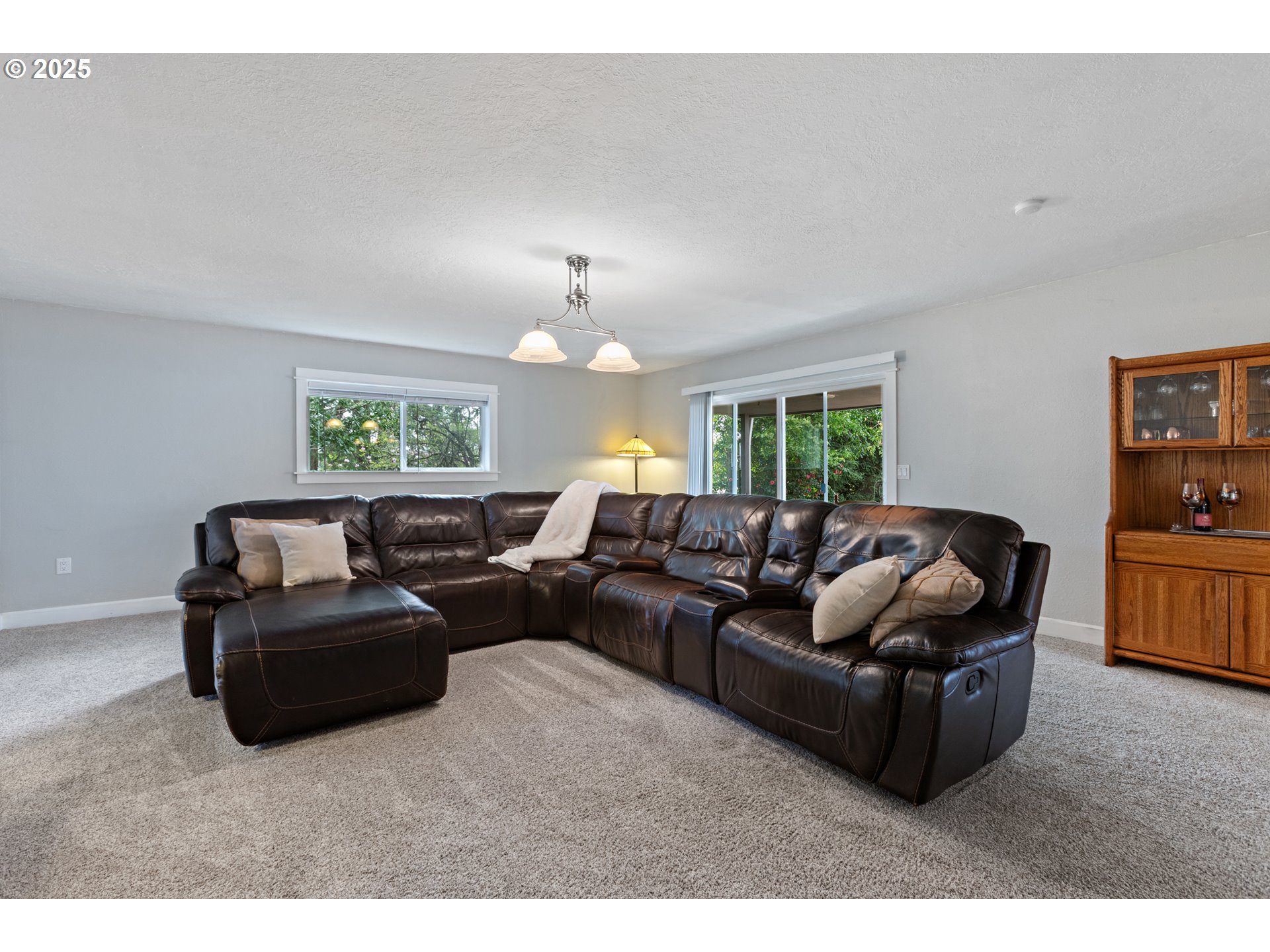 615 Meadow View Road Forest Grove, OR 97116 - Photo 13 of 34 Family Room