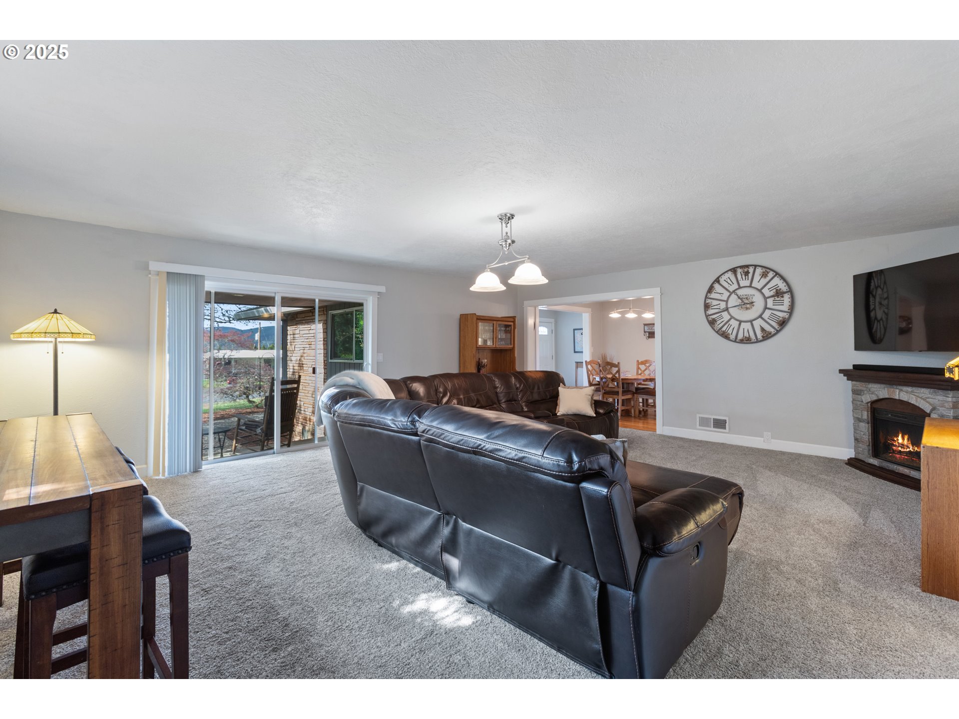 615 Meadow View Road Forest Grove, OR 97116 - Photo 14 of 34 Family Room