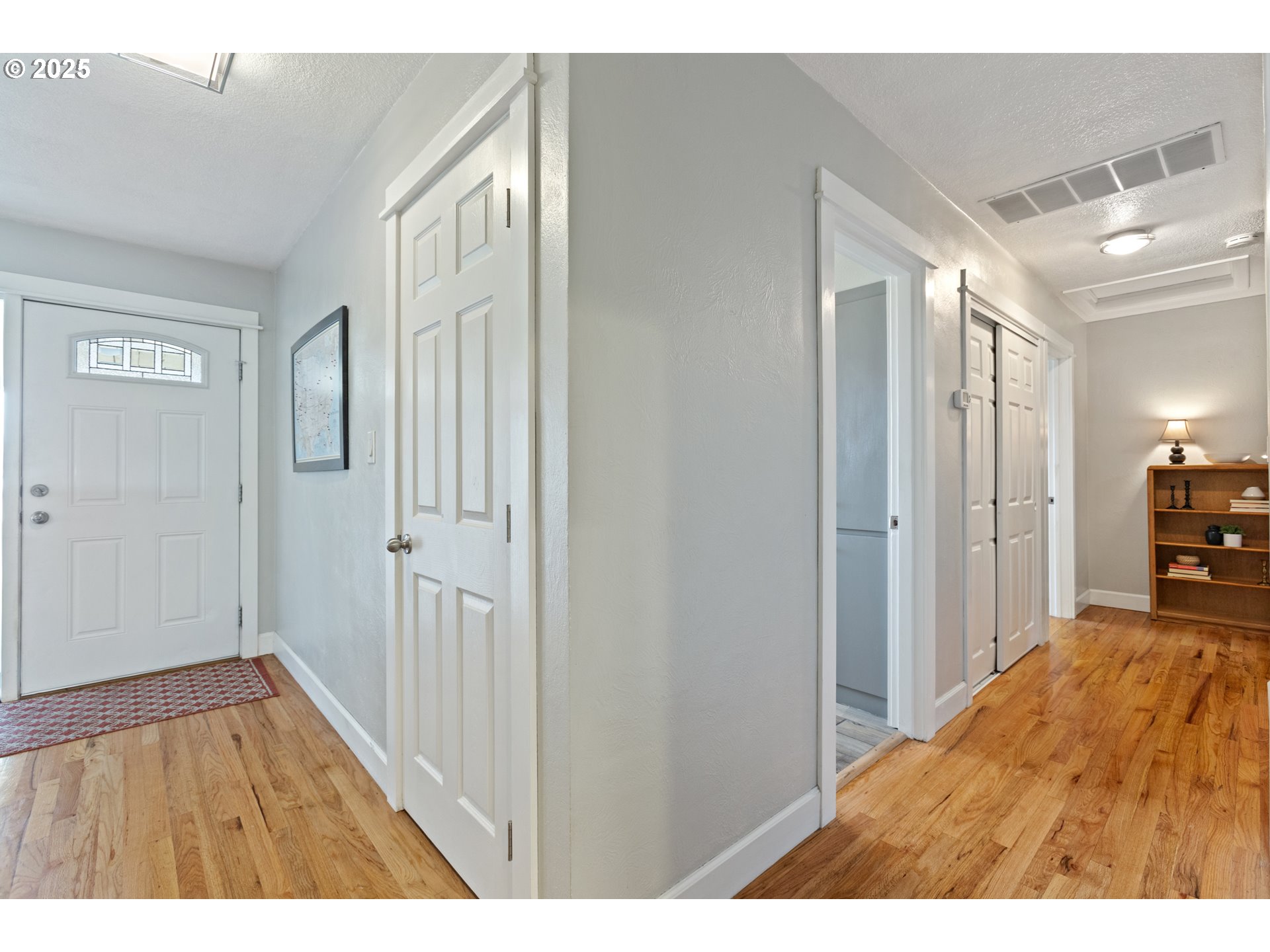 615 Meadow View Road Forest Grove, OR 97116 - Photo 16 of 34 Entrance/Foyer