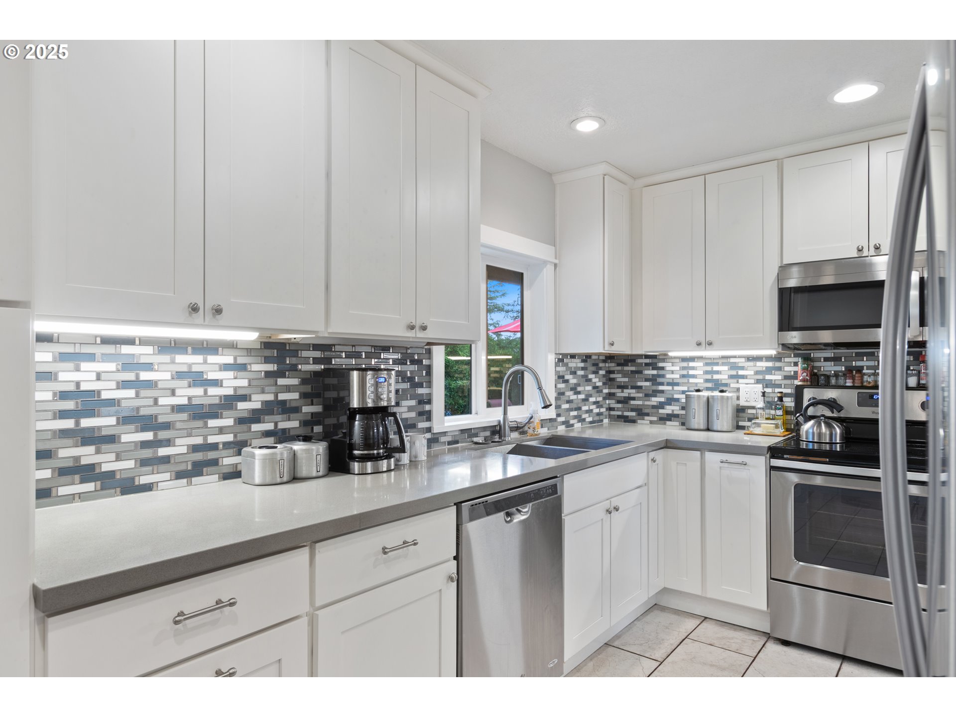 615 Meadow View Road Forest Grove, OR 97116 - Photo 10 of 34 Kitchen