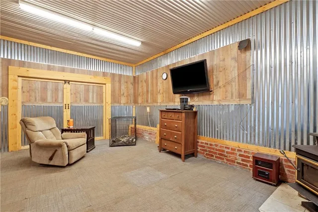 $590,000 | 119 Northeast 1050th Road, Higginsville, MO 64037