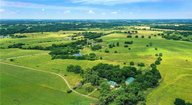 $590,000 | 119 Northeast 1050th Road, Higginsville, MO 64037