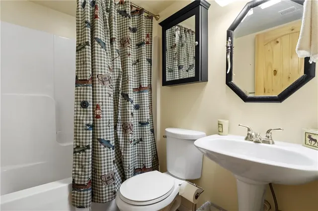 $590,000 | 119 Northeast 1050th Road, Higginsville, MO 64037